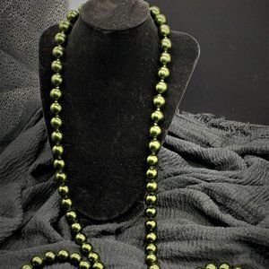 BRILLIANT GREEN BEADED NECKLACE WITH BRACELETS